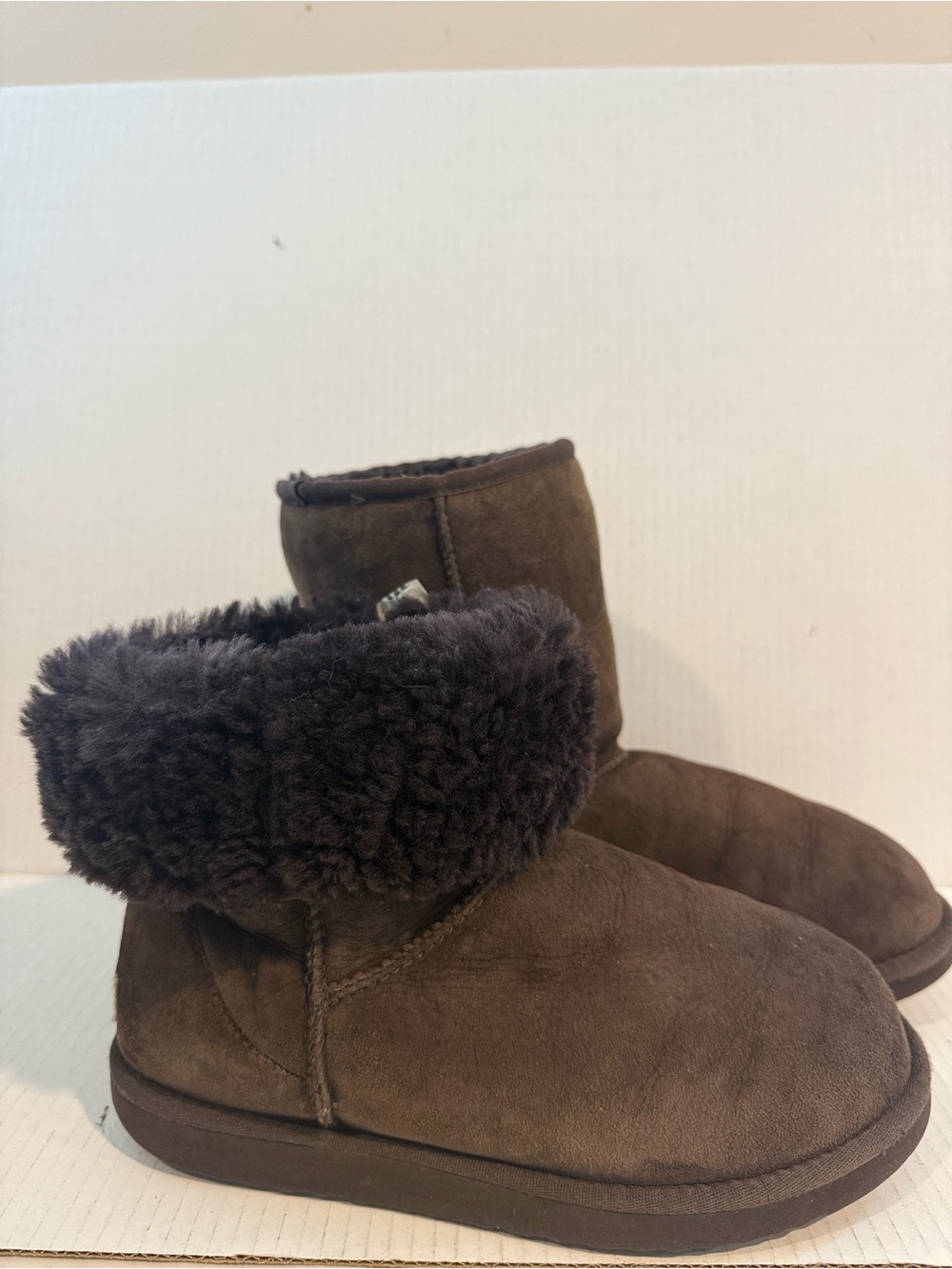 UGG Women’s Short Shearling Lined Boots - Dark Brown With New Insoles (sz 8)